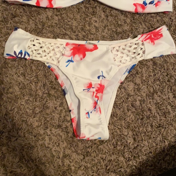 Medium bikini - Picture 2 of 6